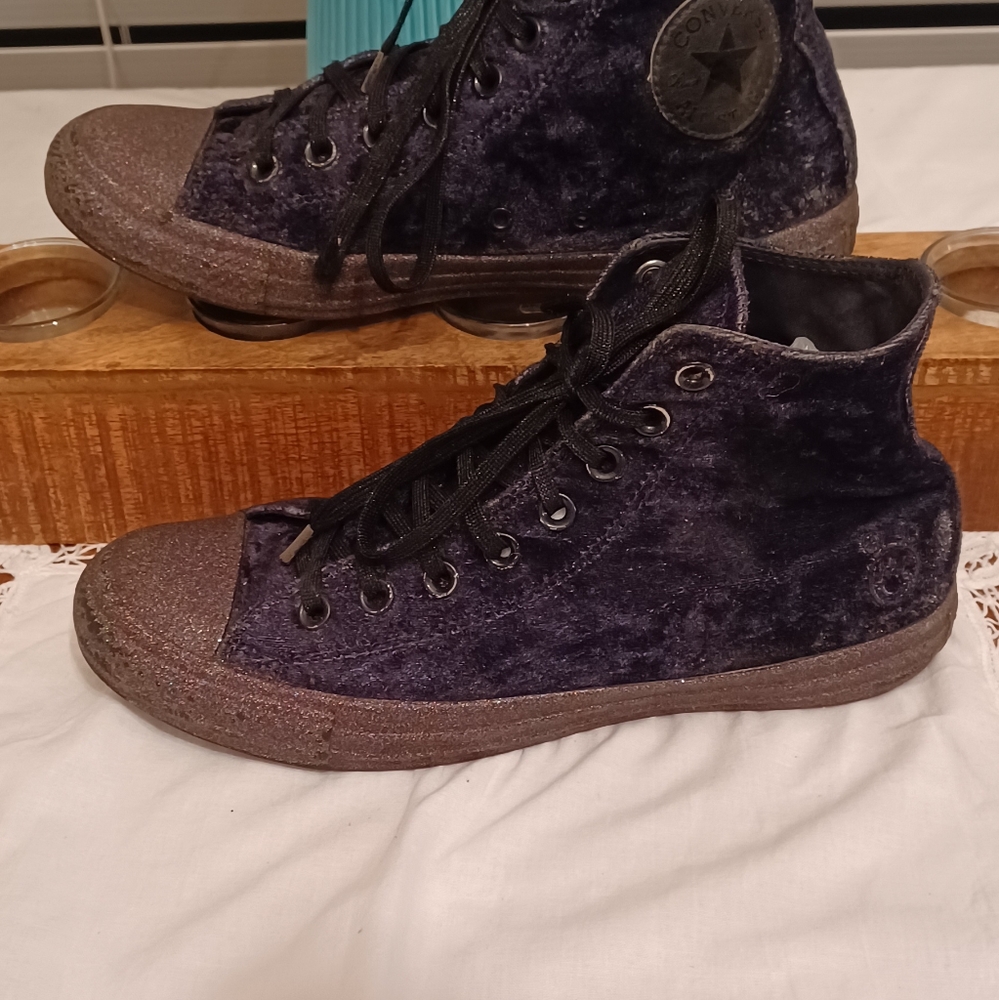 Converse - Picture 2 of 4